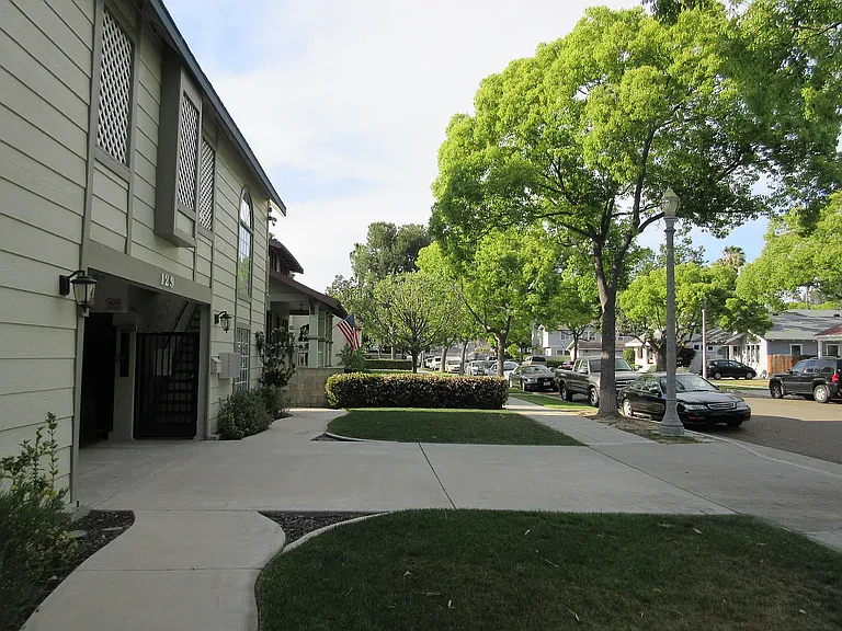 129 S Melrose St #1 — Photo 16