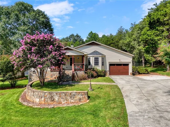 547 Crest Dr, Easley, SC 29640