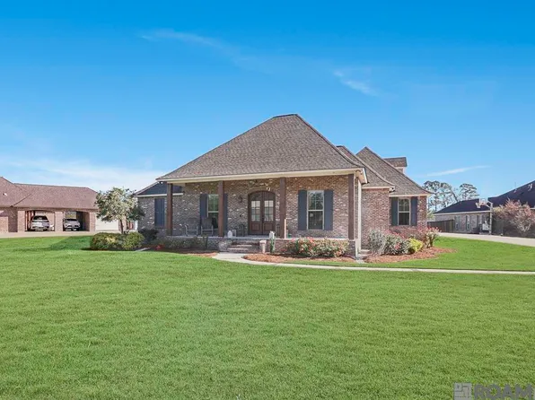 11090 Toria Ln, Saint Amant, LA 70774