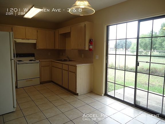 3rd image of 1201 W Carmen Ave