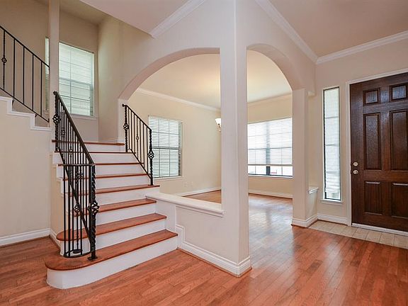 3rd image of 7547 Highmeadow Dr