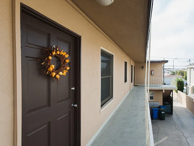 2419 Rockefeller Lane — Photo 9