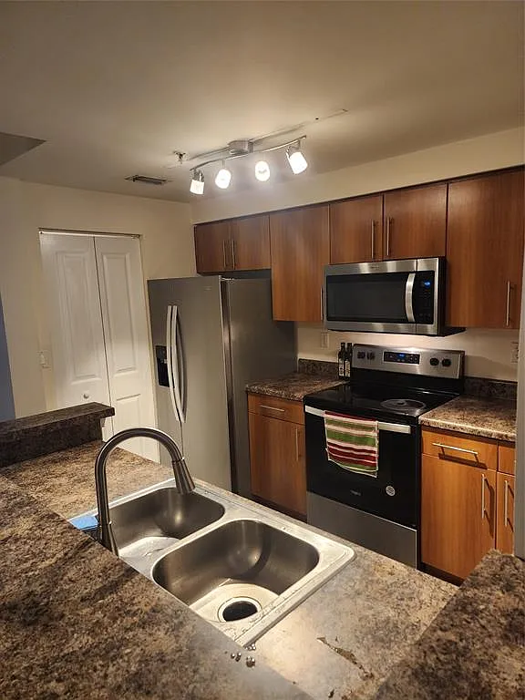 3 bed, 1315 sqft, $2,750 — Photo 3