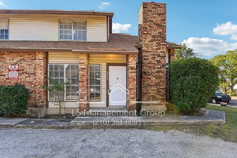3 bed, 2.0 bath, 1400 sqft, $1,045 — Photo 1