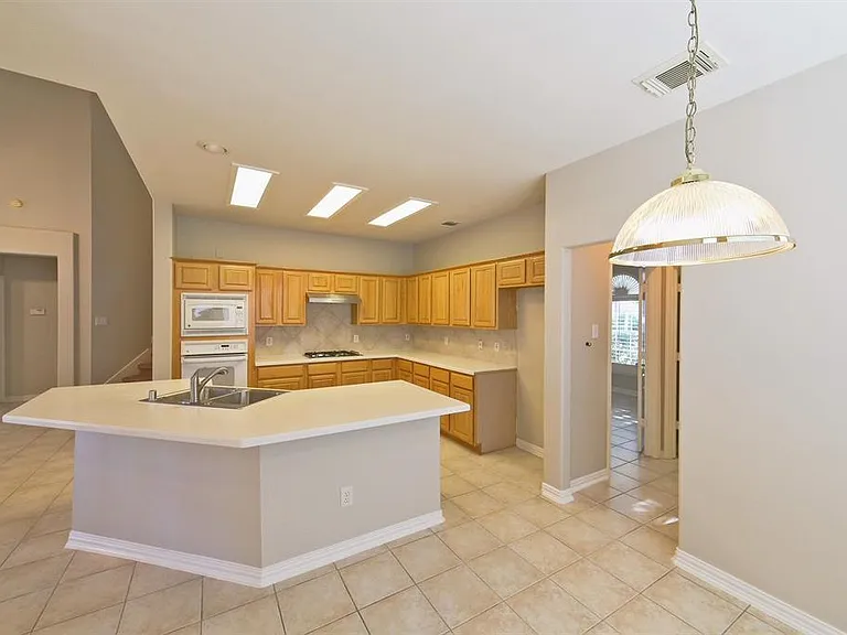 407 Groveton Ridge Ln — Photo 11