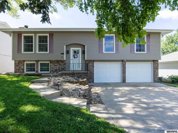 14191 Pine St, Omaha, NE 68144