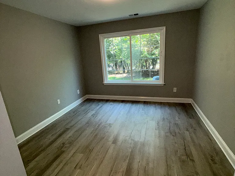 518 Waterford Dr — Photo 4