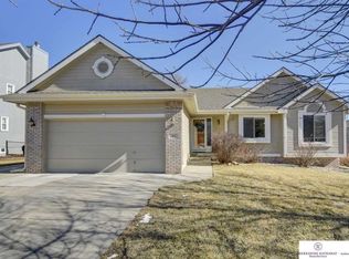 313 Fall Creek Rd, Papillion, NE 68133
