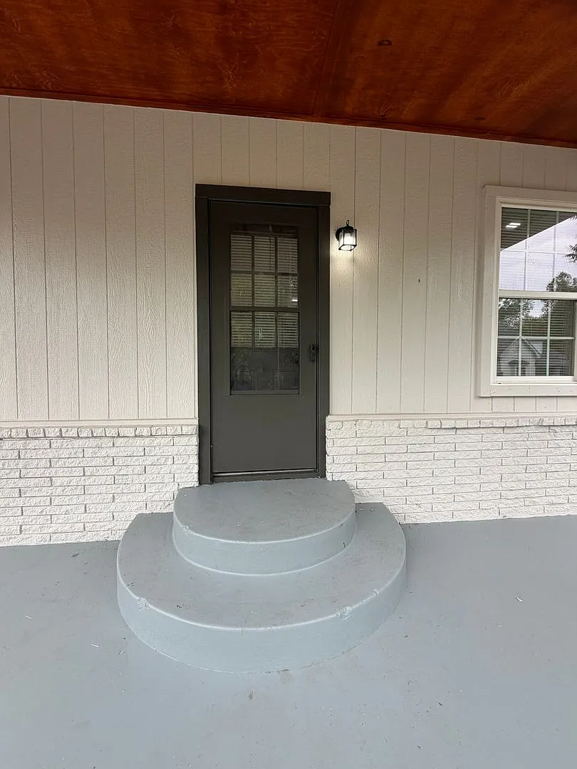 Updated 3-bedroom, 2-bath rental in Muskogee situated on a spacious 0.28-acre lot. — Photo 2