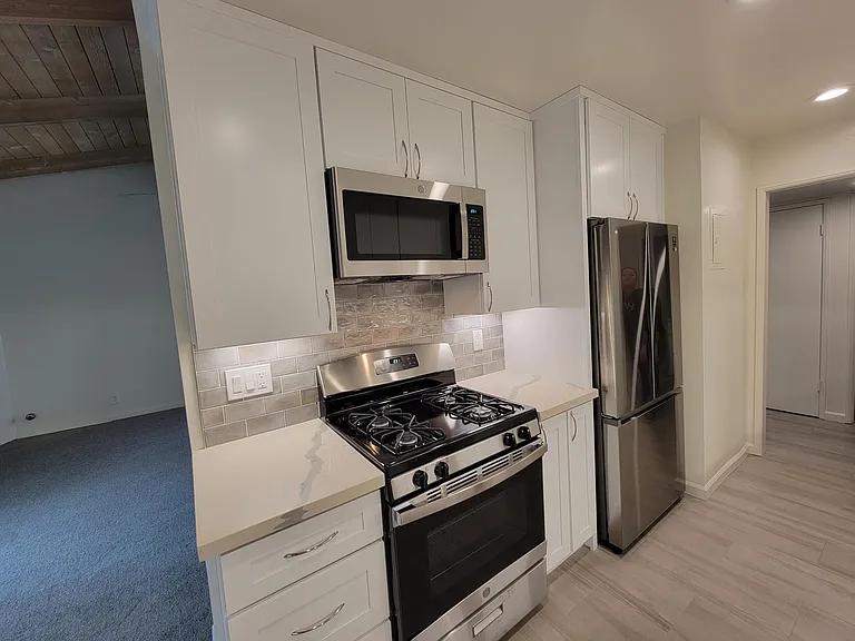 2638 State St — Photo 8