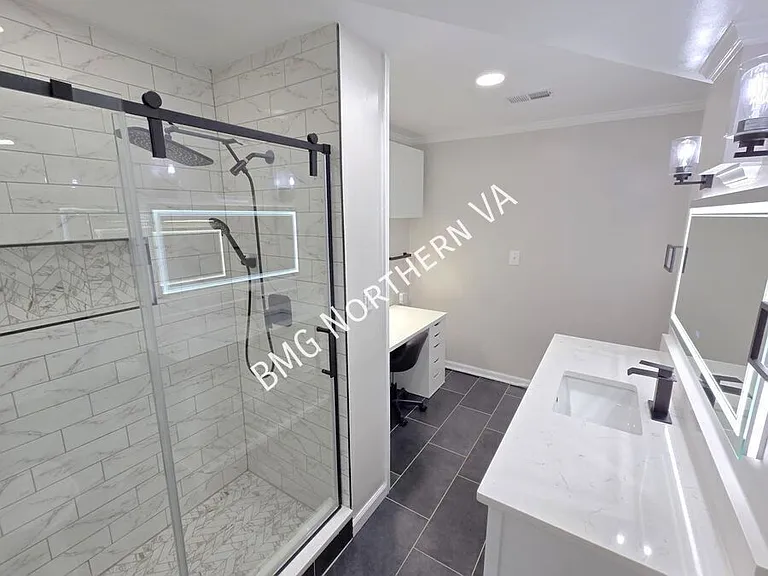 6413 Berkshire Dr — Photo 12