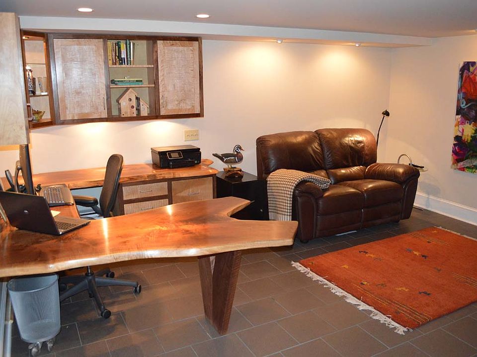 2nd image of 903 Winding Ln