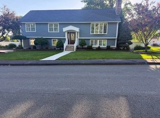 10 Dean St, Hudson, MA 01749