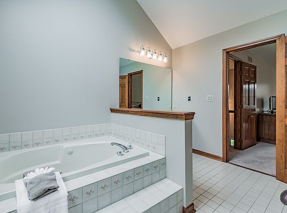 3rd image of 517 De Lasalle Ave