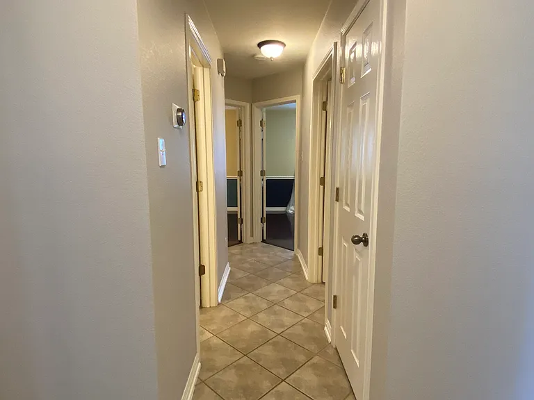 1727 Fallen Leaf Ln — Photo 2