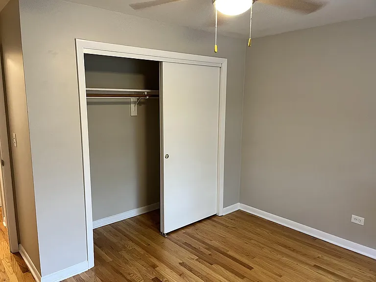 421 Burlington Ave — Photo 9