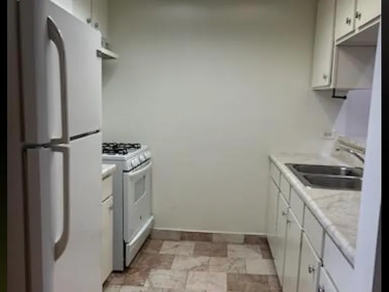 Paramount Apartments, LLC — Photo 4