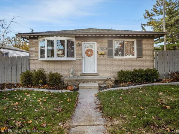 22300 Grove Pointe St, Saint Clair Shores, MI 48081