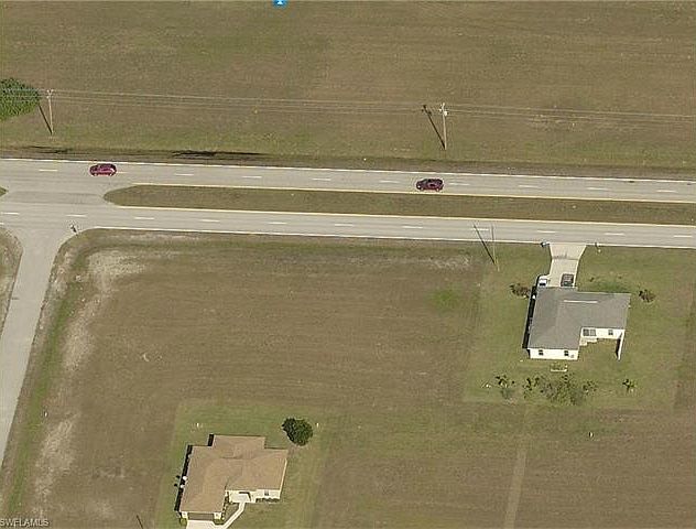 1st image of 302 Diplomat Pkwy E