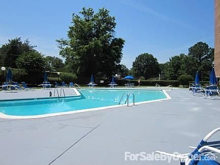 Pool and grounds at 5100