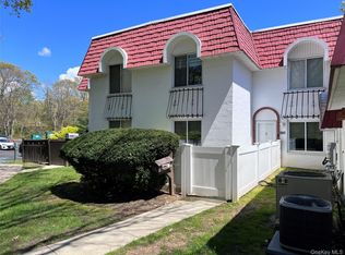 805 Blue Ridge Dr, Medford, NY 11763