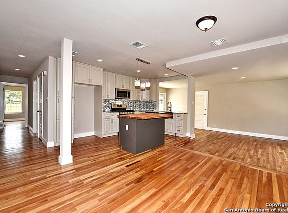3rd image of 418 Linda Dr