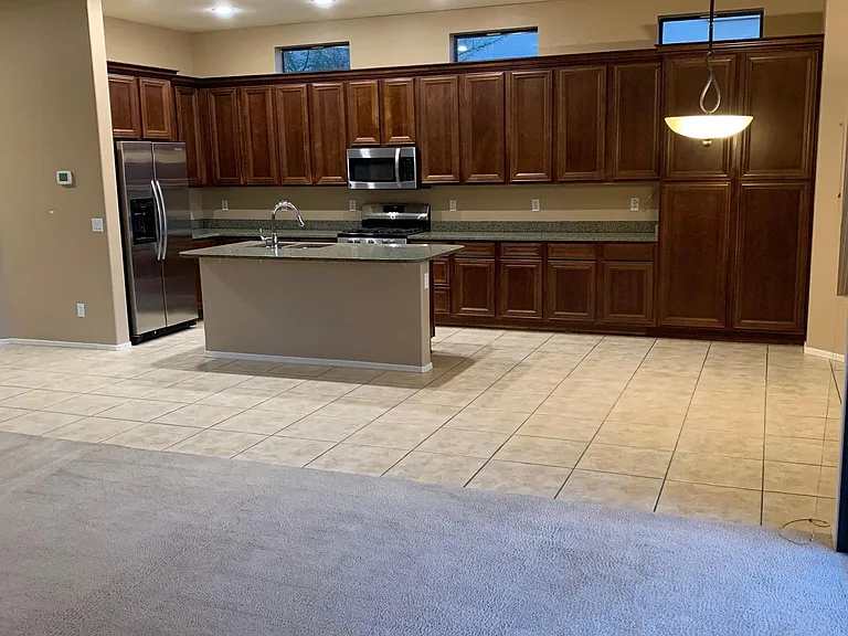 Kitchen/stainless appliances