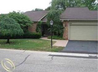7136 Suncrest Rd, West Bloomfield, MI 48322