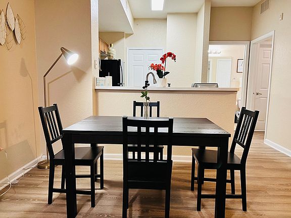 4th image of 2059 SE Hillmoor Dr #205
