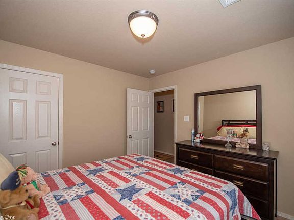 4th image of 320 Saunders Dr