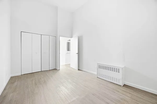 Bedroom, photo 1