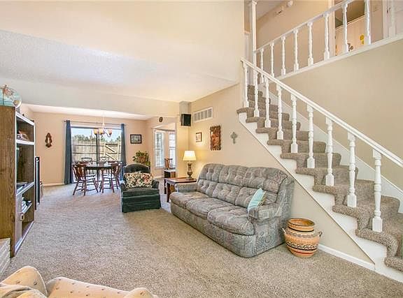 5th image of 10130 W 86th St