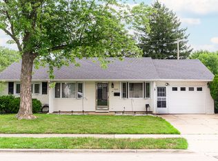 743 Geneva Ave, Romeoville, IL 60446