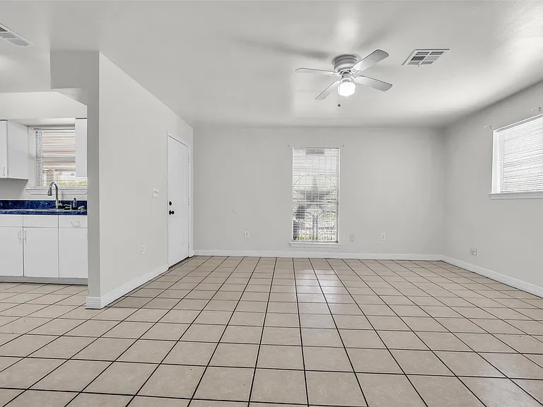 809 Brooks St — Photo 7