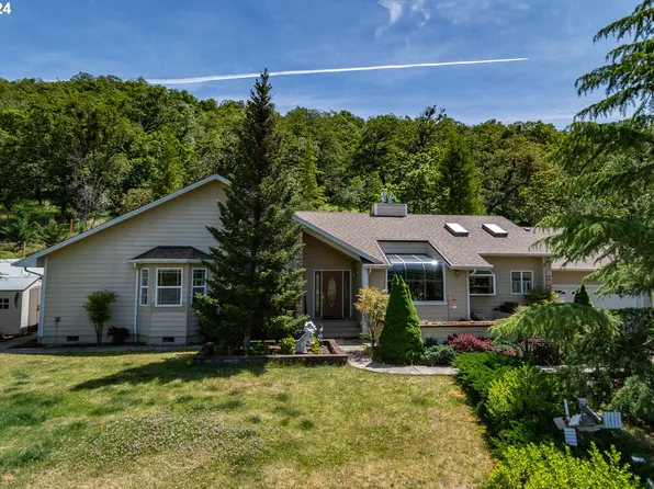 2705 NW Daysha Dr, Roseburg, OR 97471