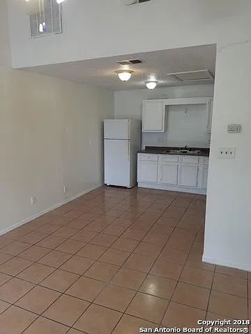2 bed, 1.0 bath, 957 sqft, $860 — Photo 2
