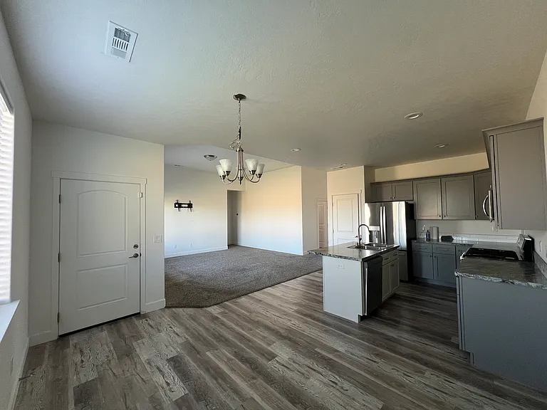 7813 Coldwater Dr — Photo 9