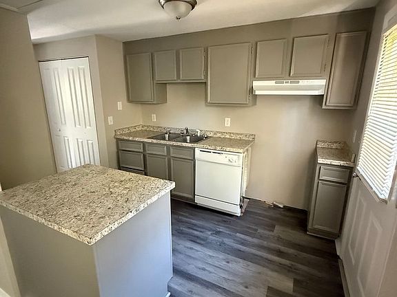 5th image of 2511 Camellia Dr Unit B