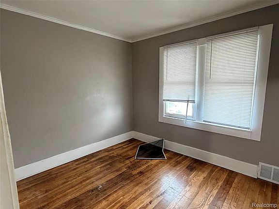 5th image of 13120 Birwood St