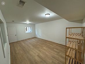 3rd image of 5320 Rosewood Ave #1