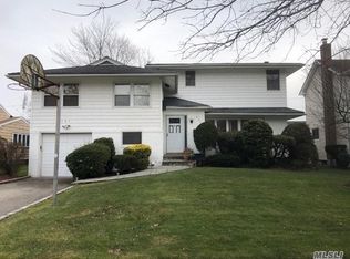 627 Richmond Rd, East Meadow, NY 11554