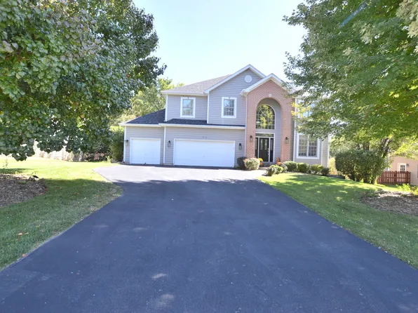 3516 Thunderbird Ln, Crystal Lake, IL 60012
