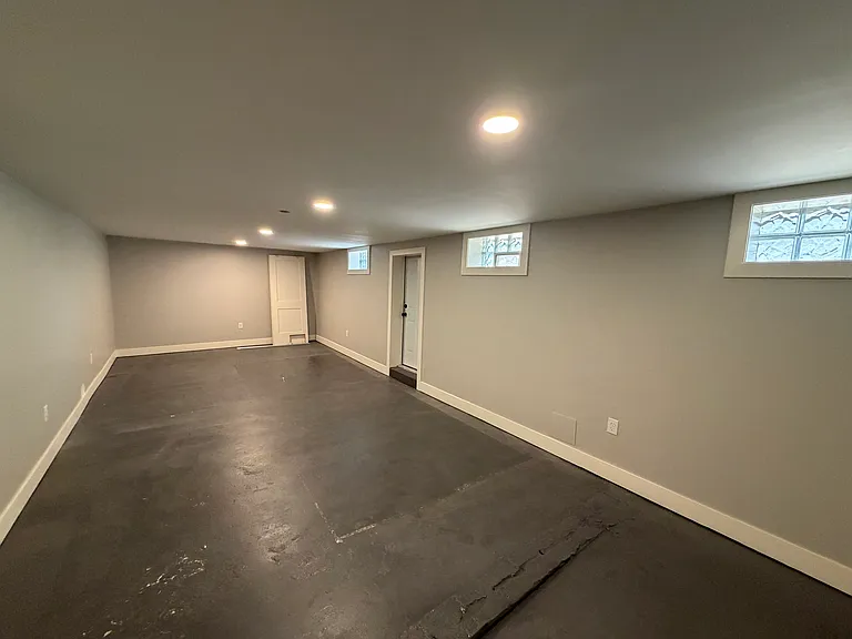 302 N State Ave — Photo 16