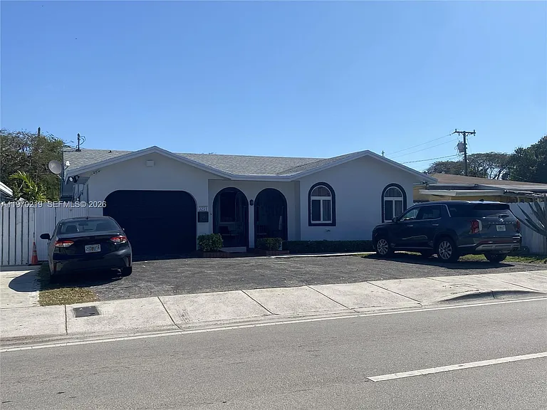3251 SW 67th Ave — Photo 1