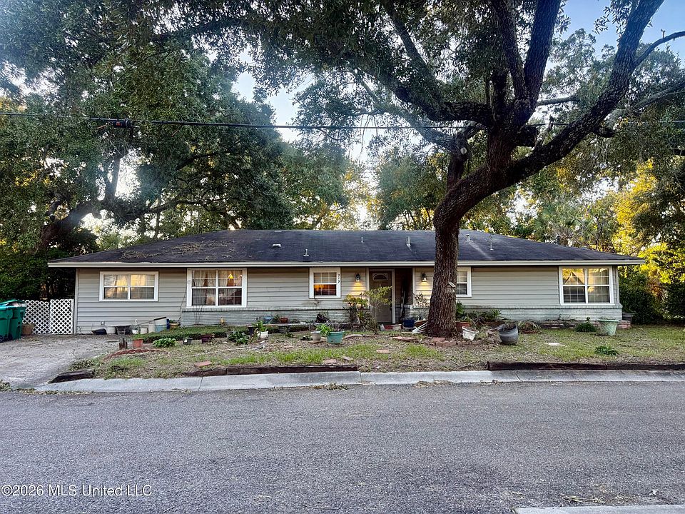 1st image of 219 Venetian Gdns