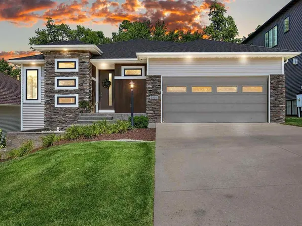2928 Broken Woods Dr, Coralville, IA 52241