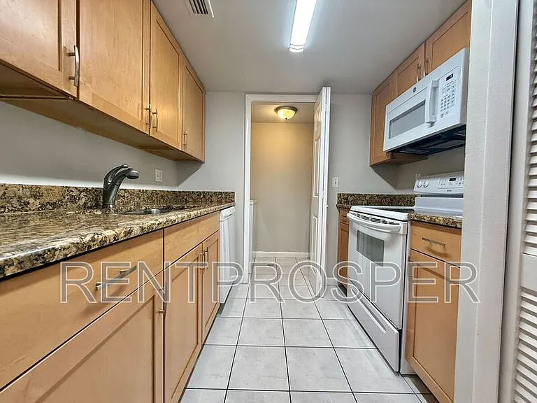 6104 Curry Ford Rd #108 — Photo 4