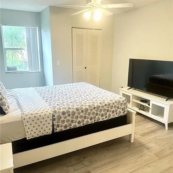 8940 Colonnades Ct E #725 — Photo 16