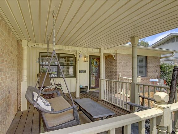 5th image of 801 E Centennial St