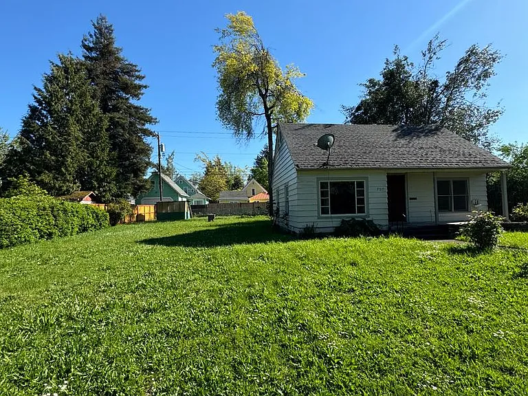 737 E St — Photo 3